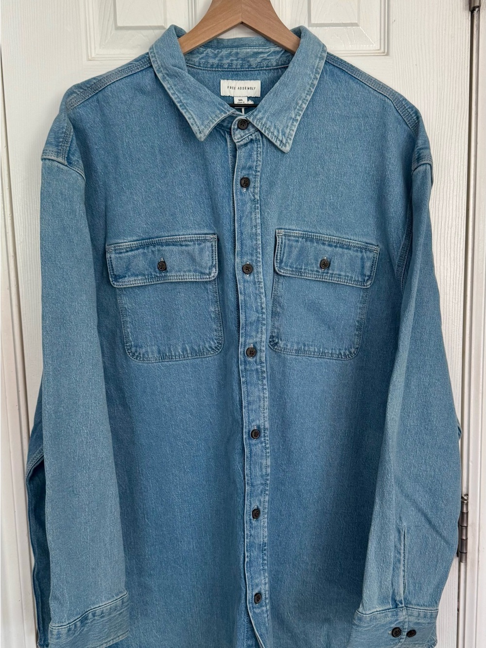 NWT Free Assembly Classic Blue Denim Button-Down Shirt Size 3XL - Picture 2 of 6